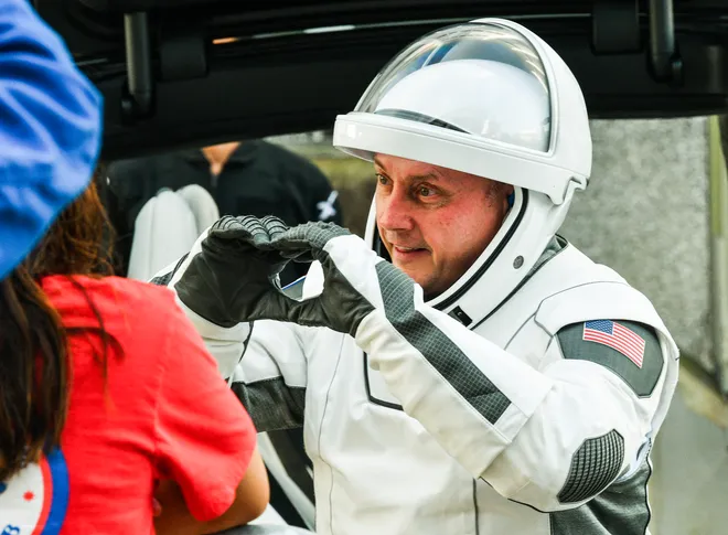 Astronauts to leave space station for medical evac. Photos of Crew-11